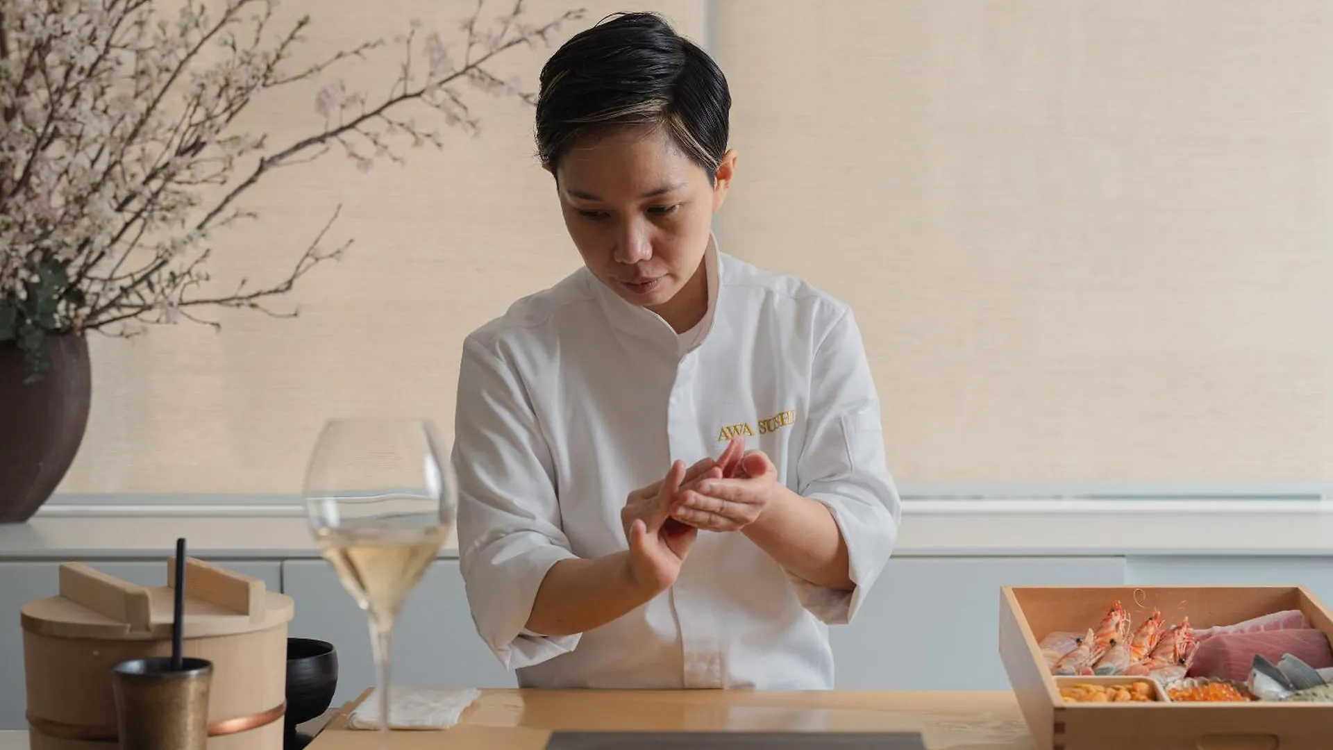 Cuvee J2 Hotel Osaka By Onko Chishin Japan